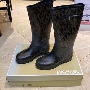 Michael Kors Rainboot black size 8